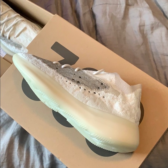Yeezy Boost 380 - Picture 4 of 7